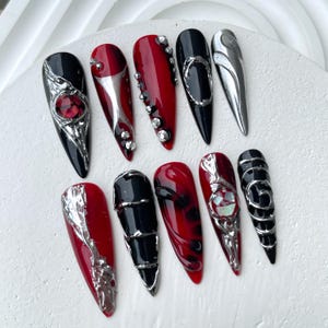 Hand-Painted Free-Style Press On Nails Silver Metallic Crystal Long Stiletto Custom Chrome Fake Nails Y2K Goth & Gothic Nail Art