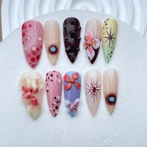 Einzigartige Blumenpresse auf den Nägeln Elegante Orchidee Gefälschte Nägel Handgefertigte Blumennagelkunst 3D Blumen Acrylnägel