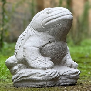 Stone frog with pads statue Whimsical garden decoration Cement frog sculpture Outdoor pond ornament Concrete wild animal Pool statue gift