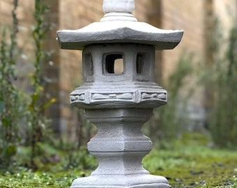 Japanese lantern pagoda figurine Outdoor pagoda statue Zen garden figurine Asian and traditional decor Cement oriental lamp ornament Gift