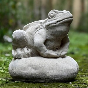 Outdoor frog figurine Whimsical garden and home decoration Cement frog sculpture Stone animal ornament Concrete wild animal Frog lover gift