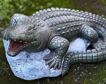 Sculpture Crocodile En Argile Par N. Buisson – œuvre D'art Contemporaine, France
