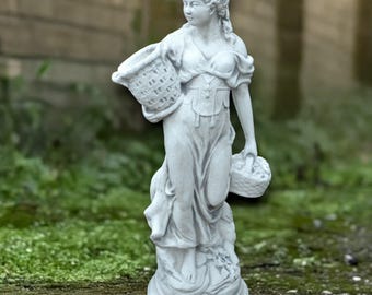 大きなユニークな粘土羊/子羊の釉薬をかけた陶器の彫刻。素朴な形と