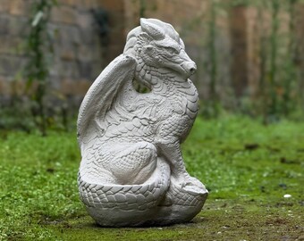 素晴らしいドラゴンの像、コンクリート製の座ったドラゴンの彫刻、石の