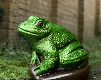 Outdoor frog statue Concrete frog sculpture Cement animal ornament Stone wildlife decoration Handmade frog Garden frog figurine Lover gift