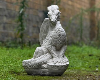 素晴らしいドラゴンの像、コンクリート製の座ったドラゴンの彫刻、石の