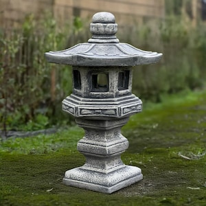 Outdoor pagoda ornament Concrete lantern decoration for garden lamp holder Japanese stone pagoda ornament for yard Lantern sculpture gift