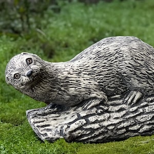 Concrete otter figurine Stone sitting otter statue Outdoor animal sculpture Cement wild animal ornament Front door decoration Lover gift