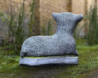 ユニークな石の羊の庭の彫像コンクリートの羊の彫刻セメントの農場の