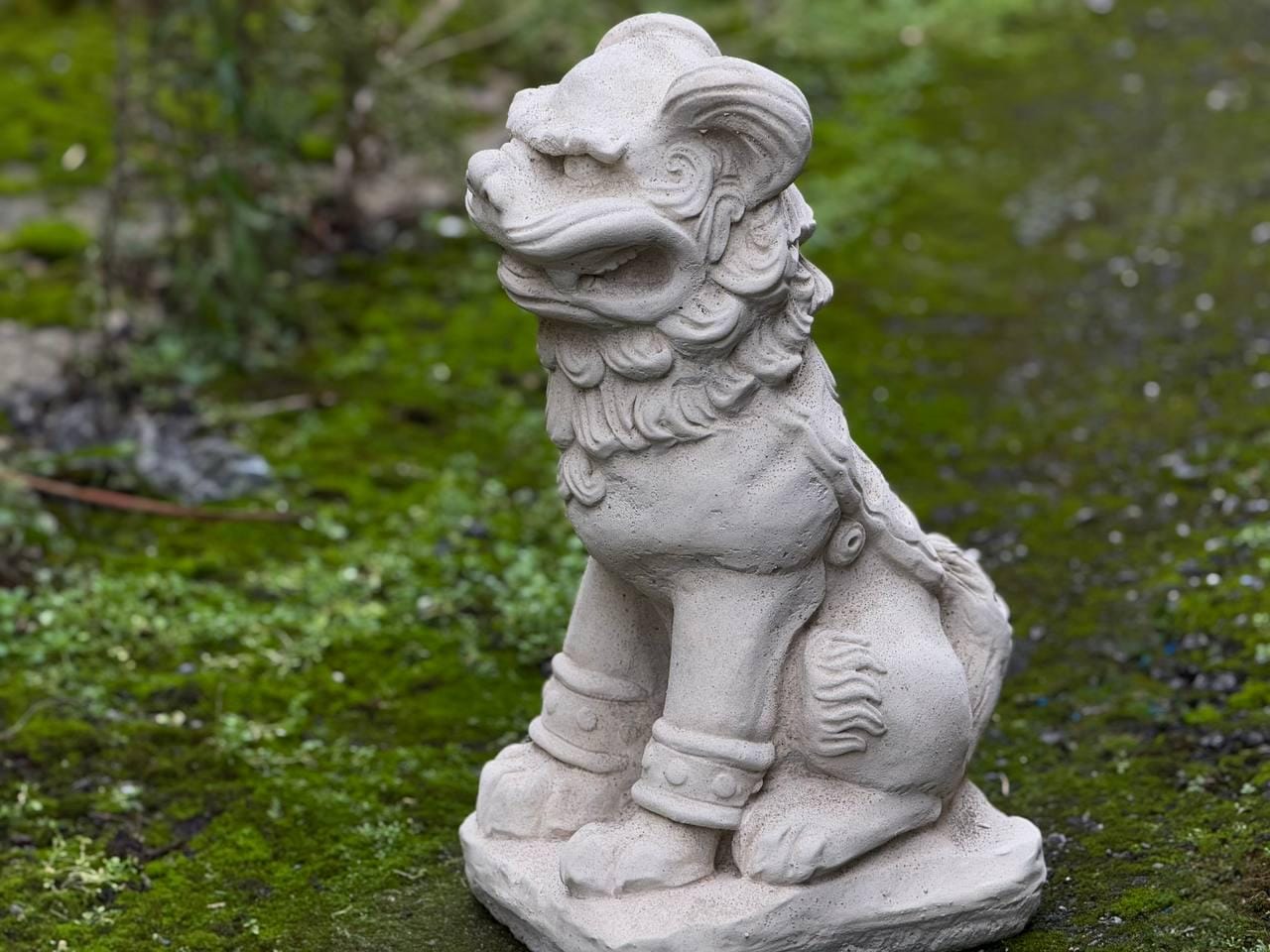 庭用の大きなコンクリート製守護獅子像 伝統的な中国の狛犬の彫刻 耐久
