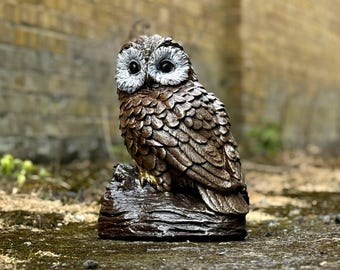 屋外用フクロウの像 コンクリート製の鳥の置物 石造りの森の彫刻
