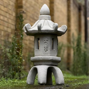 Large Japanese lantern pagoda decoration Concrete pagoda figurine Stone Asian statue Outdoor lantern sculpture Lawn ornament Handmade decor