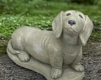 かわいいダックスフント犬の彫刻 コンクリート製の犬の置物 石のペット