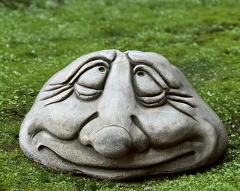 石の顔の置物 面白い石、石の顔の置物、ミームの面白い石、石の彫刻の顔、面白い顔