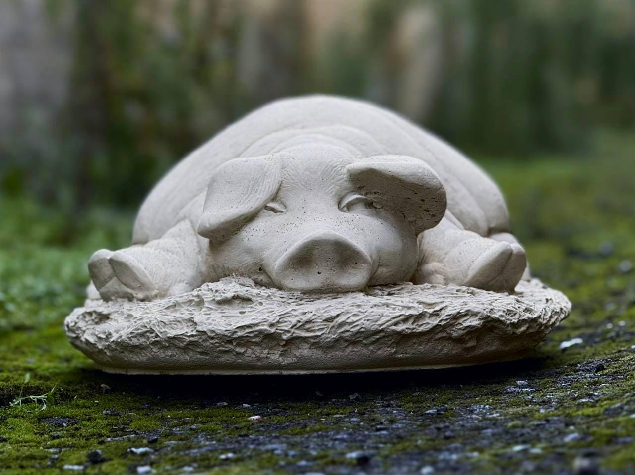 Mumusuki Harz-Schwein Figur – Handgefertigte Tischdekoration Für Garten, Wohnzimmer & Deko (ca. 17x10 Cm)