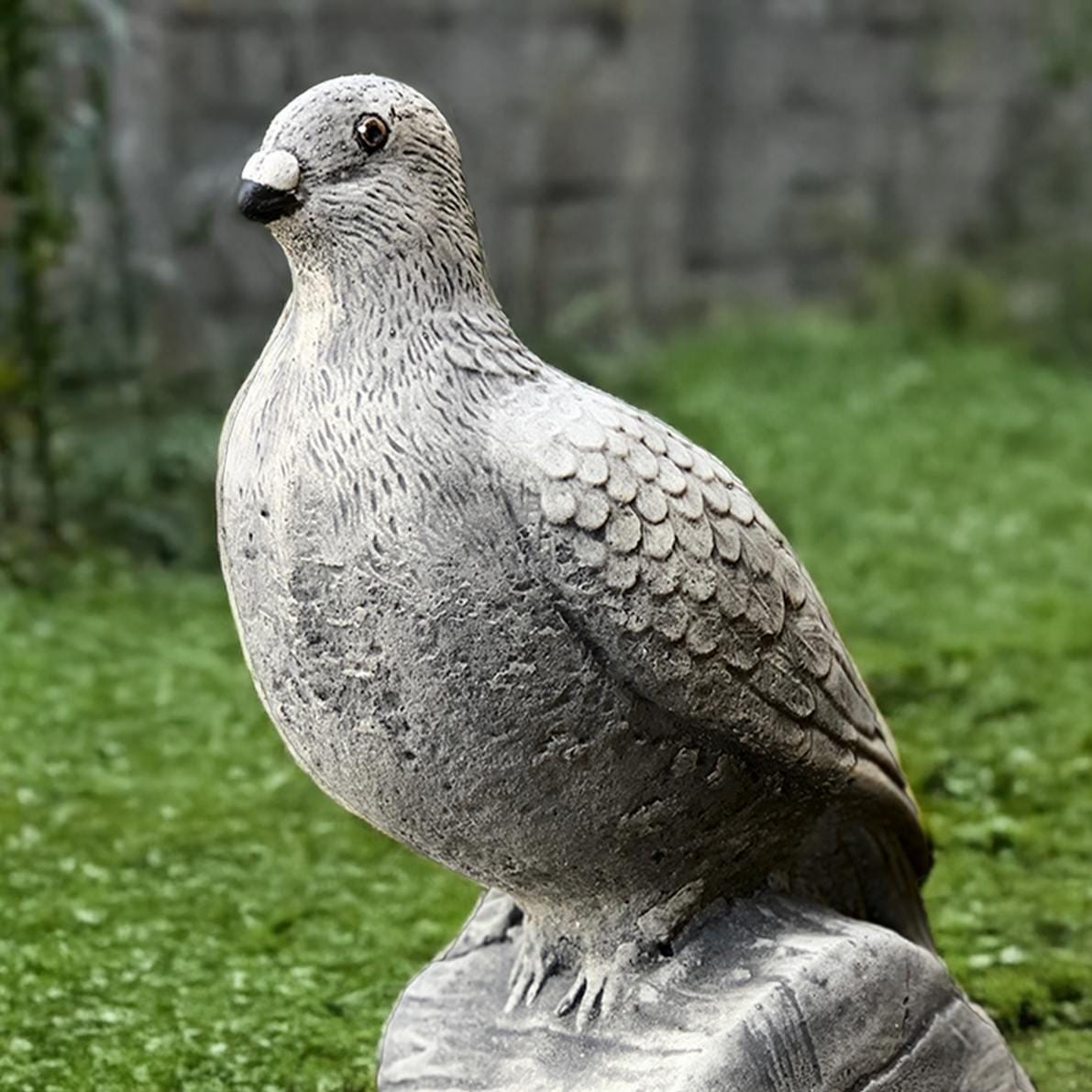 石の鳩の像 コンクリートの鳥の彫刻 庭の鳩の置物 セメントの動物の
