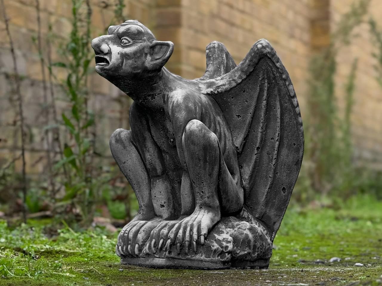 Attenzione Selettiva A Un Gargoyle Seduto Sulle Caveau Della Chiesa Di San Progetto Architettura Praguechristico Con Neogotho E Image258906811