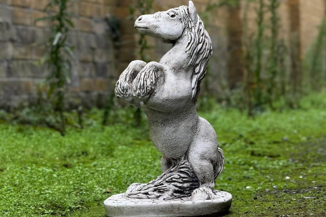 馬の石彫刻 il_1080xN.6423974340_l75r.jpg