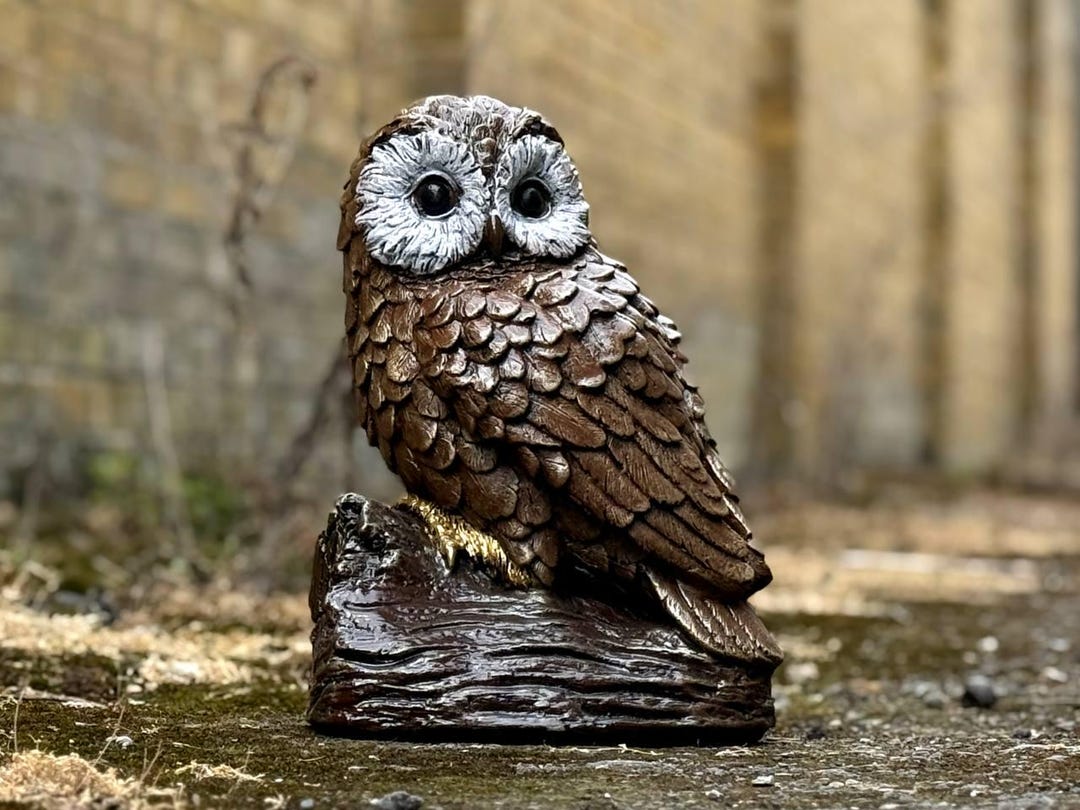 屋外用フクロウの像 コンクリート製の鳥の置物 石造りの森の彫刻