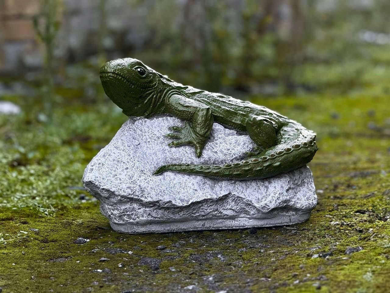 Stone lizard statue Outdoor reptile sculpture Stone animal ornament Lizard on a rock Garden animal decoration Concrete yard figurine gift