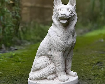 Scultura da esterno di pastore tedesco, statua commemorativa in cemento di un cane, decorazione in cemento per cani, statuetta in cemento per animali domestici, regalo per gli amanti del pastore tedesco, arte da giardino