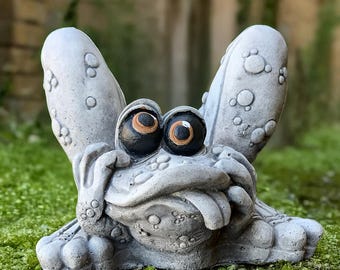 Statuetta di rana in cemento, divertente scultura di rana per esterni, statua di rospo in pietra, decorazione per laghetto da giardino, ornamento a forma di rospo in cemento fatto a mano, regalo per gli amanti delle rane