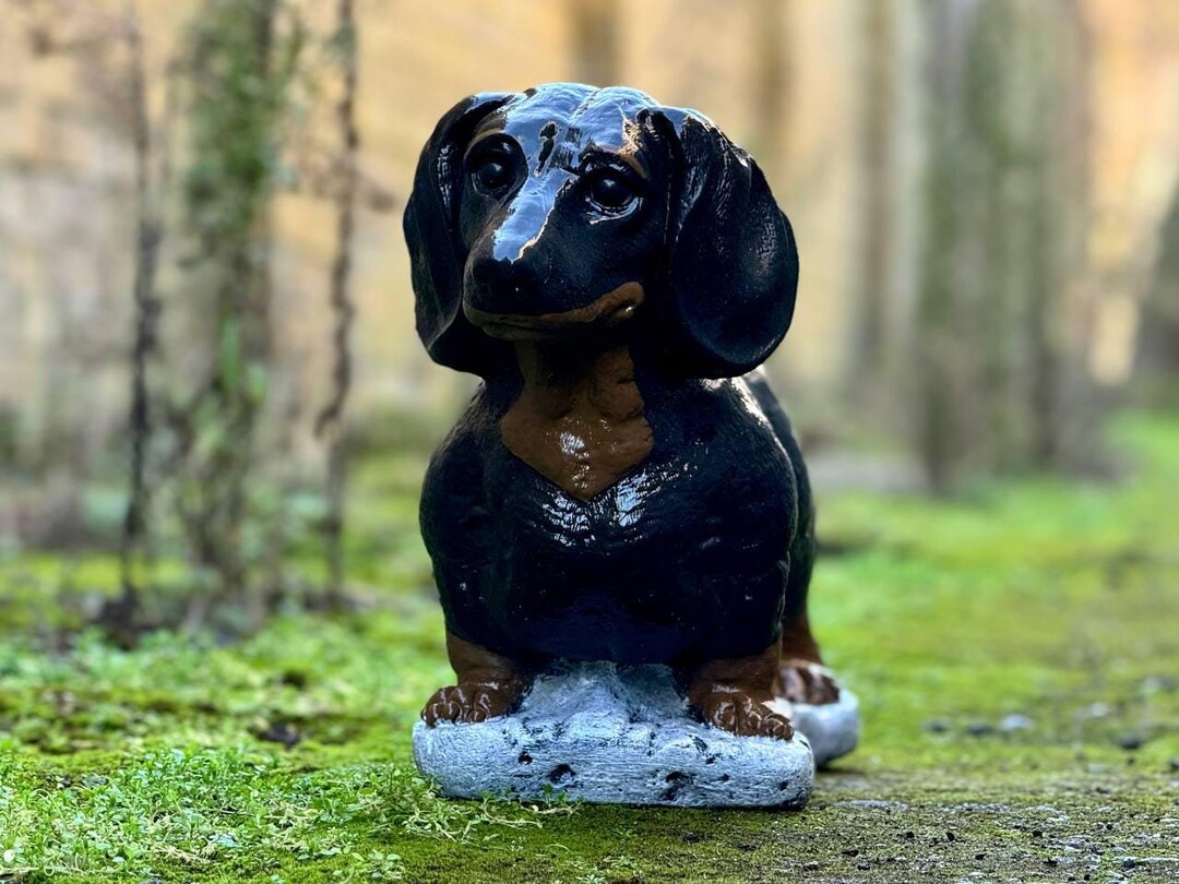 犬の形の石製置物 コンクリートのダックスフント犬の彫刻 石のダックスフントの像