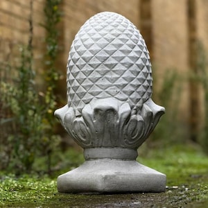 Concrete acorn figurine Outdoor acorn garden statue Cement acorn sculpture Stone home decoration Patio or yard ornament Acorn lover gift