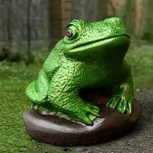 Outdoor frog statue Concrete animal sculpture Cement sitting frog sculpture Frog lover gift Sitting frog ornament Handmade frog Yard art