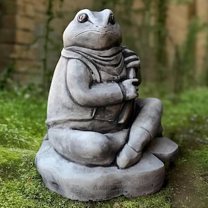 Sitting frog sculpture Concrete elegant frog statue Stone animal figurine Cement frog ornament Handmade decoration Frog lover gift Yard art