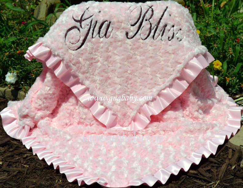 Manta Minky-Rosa Minky Swirl-Satin Ruffle-Personalizado-Bebé Niña-Manta para niños pequeños-Cochecito-Manta de cuna-Manta de bebé-Manta rosa imagen 1