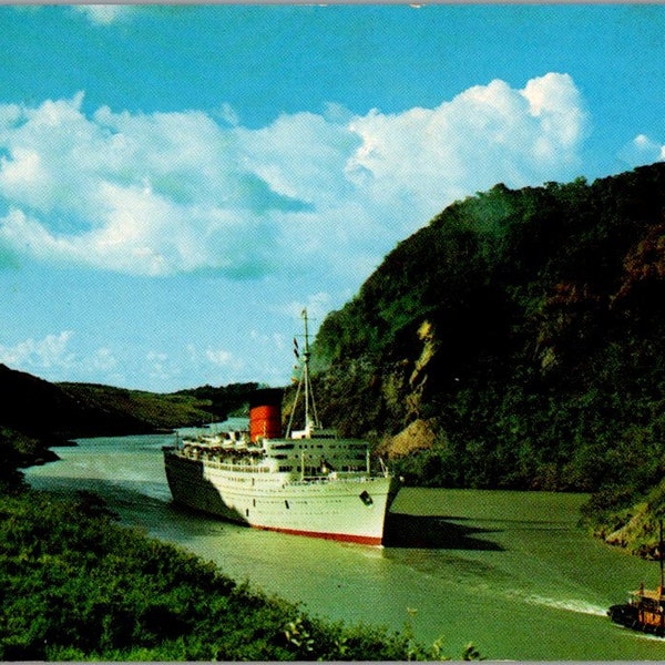 Chrome Postcard S. S. CORONIA In Gaillard Cut - Panama Canal, Panama - c1960's