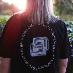 Netrunner Never Left T-Shirt | Unisex | 100% Ring-spun Cotton | Black Y2K Style Netrunner is Alive Streetwear T-shirt | Netrunner Gift Merch