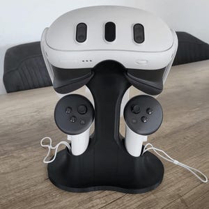 Stand / Holder for Meta Quest 3 & Quest 2 | 3D Printed VR Headset Stand | Meta Quest 3S Holder