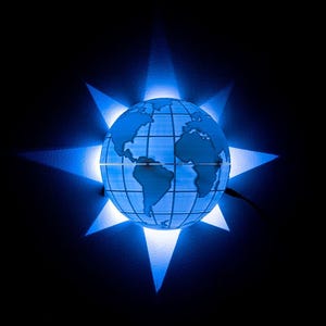 Kinkiet Exploration Globe | Niepowtarzalny wystrój domu | Wanderlust Radiance | Światła mapy świata | Światła przygody w domu | Sztuka ścienna podróżna