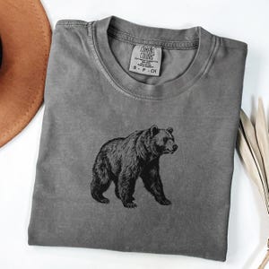 Comfort Colors Bear T-Shirt | Vintage Style Bear Graphic Tee | Nature Lover Gift Shirt | Woodland Animal Shirt | Unisex Oversized Tee