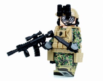 Battle Brick Force Recon Woodland Camo MARPAT Marine made with real LEGO® minifigure