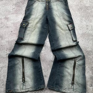 Vintage Zipped Faded Color Flare Jeans