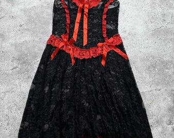 Sukienka z siateczki koronkowej w stylu vintage