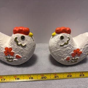 Vintage Ceramic Hen & Rooster Collectable Salt and Pepper Shakers