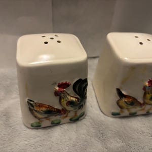 Vintage Ceramic Hen & Rooster Collectable Salt and Pepper Shakers