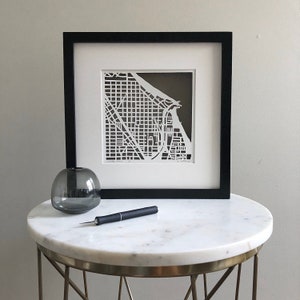 Oak Park, Winnetka, Wilmette, Lake Forest, Aurora oder Arlington Höhen, illillium handgeschnittene Karte, Originalkunstwerk