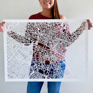 Paryż, Francja Mapa wycinana ręcznie Oryginalna grafika, 22"x30"