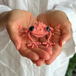 Metal Frog Figurine, Red Smiling Frog Sculpture, Handmade, Cute Garden Desk Decor, Fun Outdoor Yard Art, Valentine&#39;s Day Gardeners Gifts