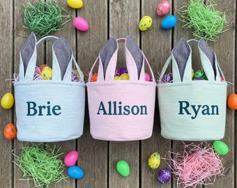 パーソナライズされたシアサッカーイースターバスケット、刺繍入り名、垂れ耳