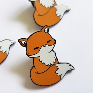 Enamel fox pin badge cute lapel pin, a perfect fox gift for animal lovers, autumn themed animal pin badge,