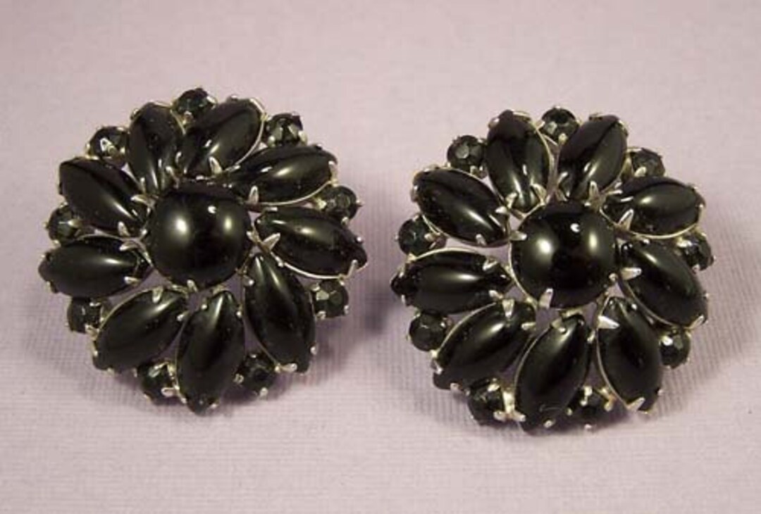 Retro Black Earrings main image 1