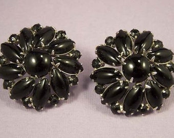 Vintage Black Floral Earrings, Black Earrings, Black Clip Earrings, Black Floral Disk Earrings, Black Glass Button Earrings, Black Earrings