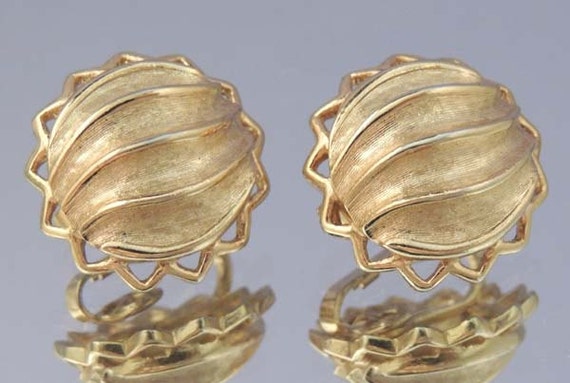 Vintage TRIFARI Button Earrings / Trifari Gold Bu… - image 1