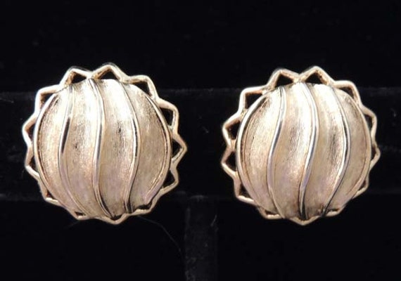 Vintage TRIFARI Button Earrings / Trifari Gold Bu… - image 2